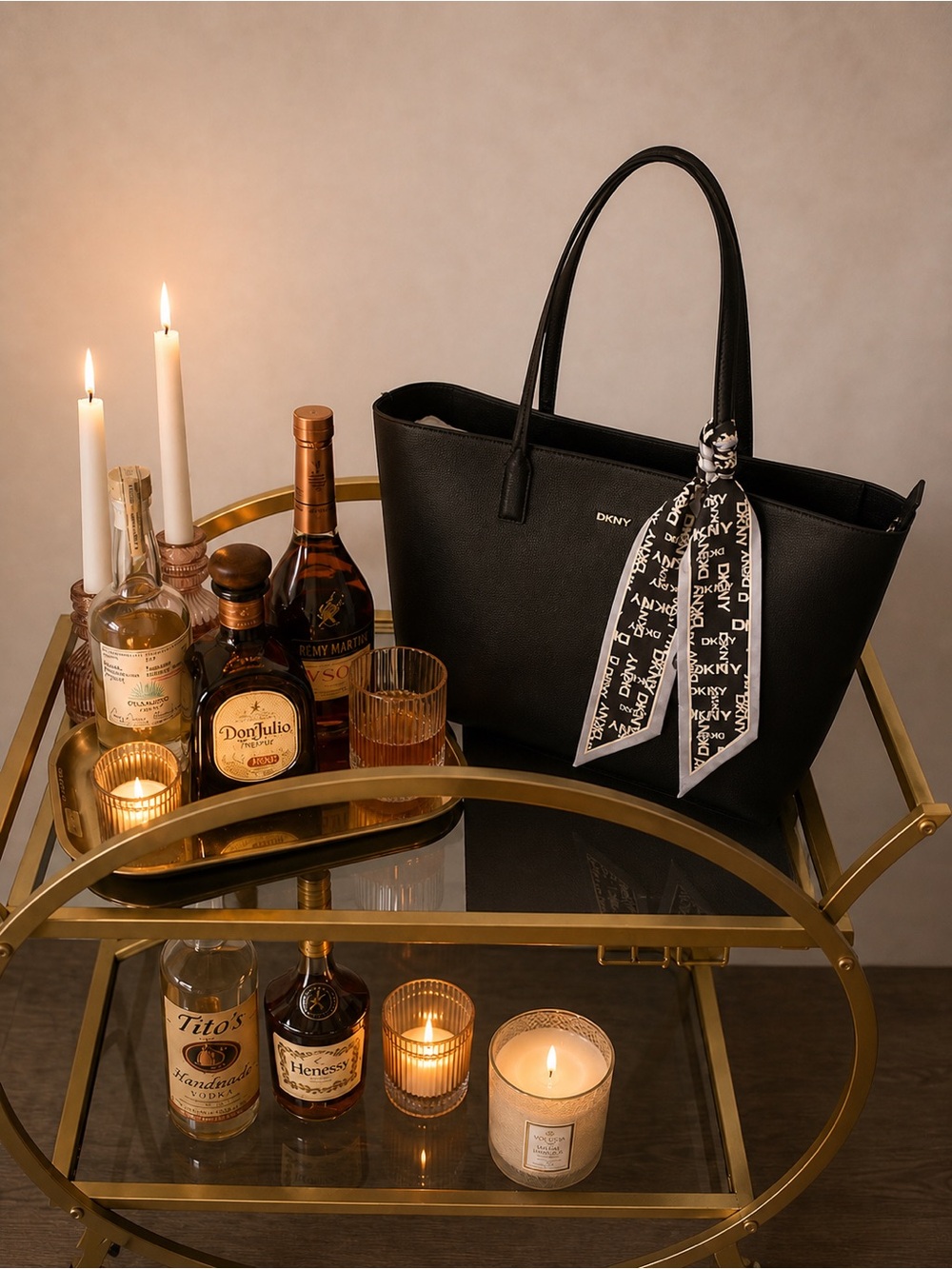 ✨FREE SURPRISE GIFT BAG✨💕 DKNY Black Tote with Branded Scarf